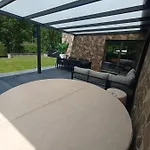 La Les Pieds Dans Leau