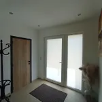 La Les Pieds Dans Leau *