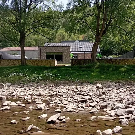 La Les Pieds Dans Leau