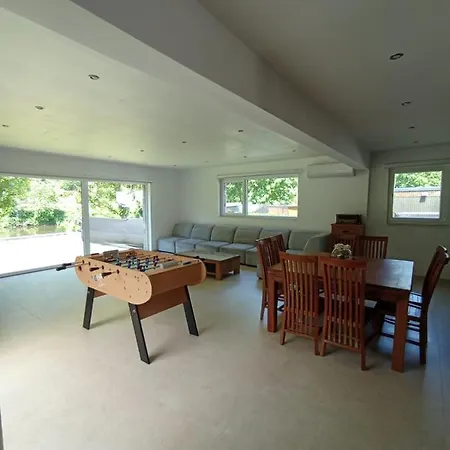 La Les Pieds Dans Leau *