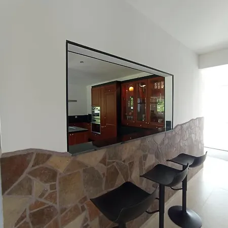 La Les Pieds Dans Leau