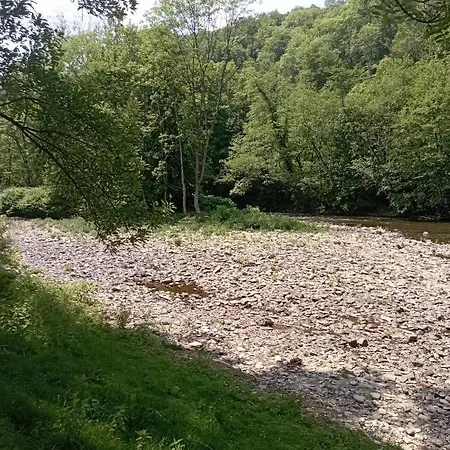 La Les Pieds Dans Leau