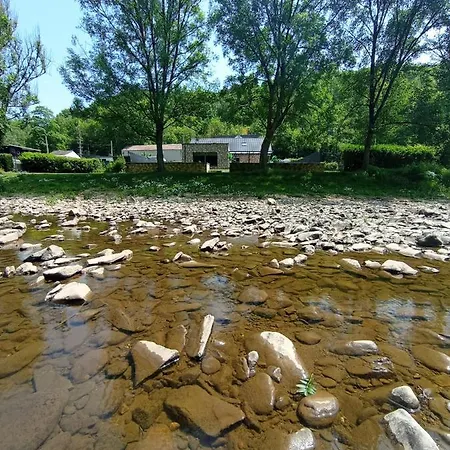 La Les Pieds Dans Leau *