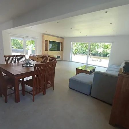 فيلة La Les Pieds Dans Leau Comblain-au-Pont