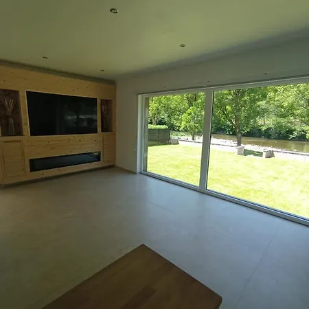 La Les Pieds Dans Leau Villa