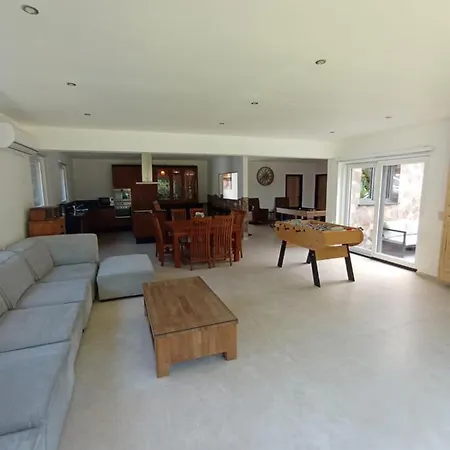 La Les Pieds Dans Leau Villa *