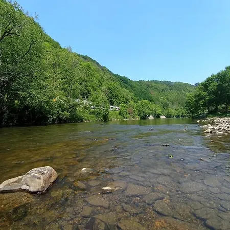 La Les Pieds Dans Leau