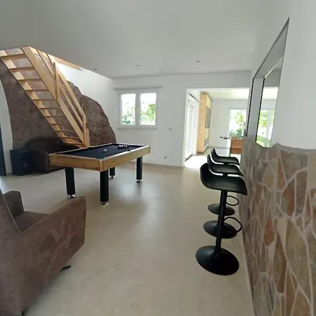 La Les Pieds Dans Leau *