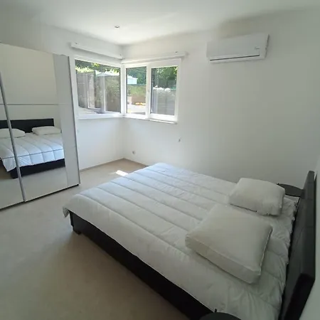 La Les Pieds Dans Leau *