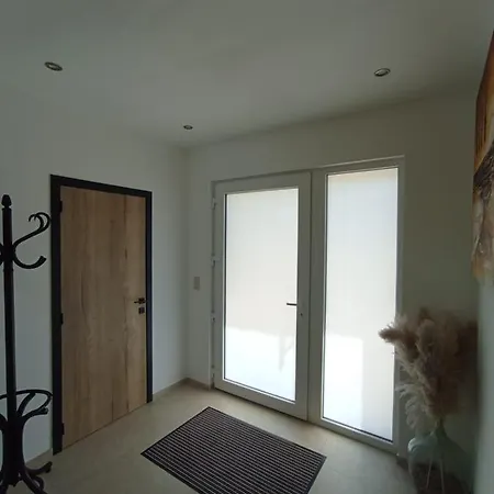 La Les Pieds Dans Leau *