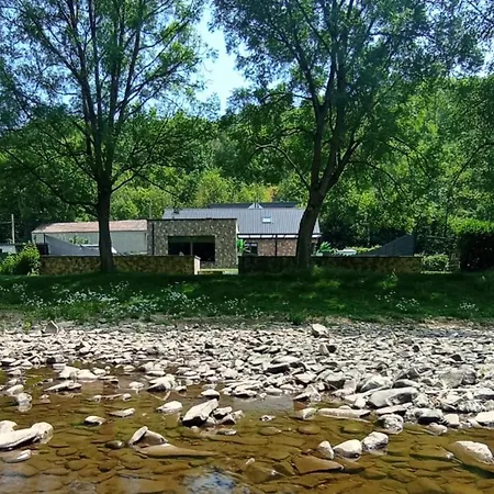 La Les Pieds Dans Leau *