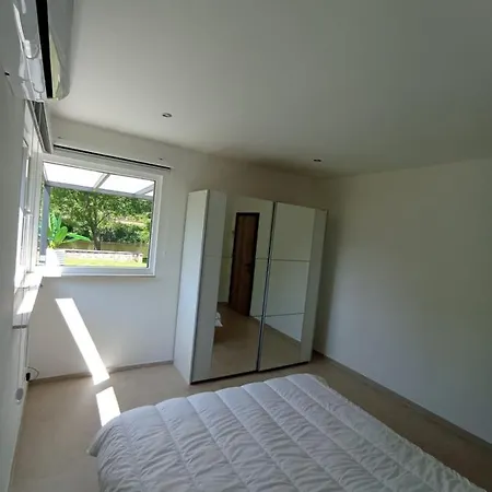 Villa La Les Pieds Dans Leau *