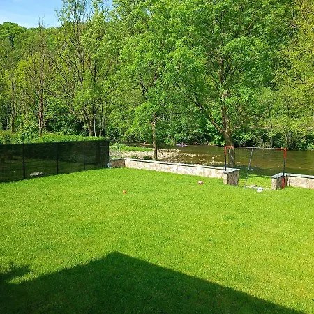 فيلة La Les Pieds Dans Leau *