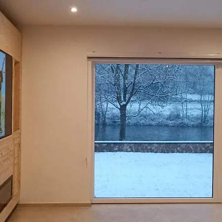 فيلة La Les Pieds Dans Leau