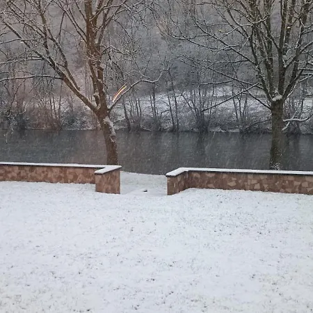 La Les Pieds Dans Leau فيلة *